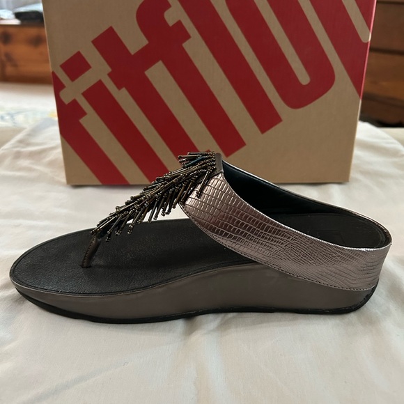 FitFlop Women's ‘CHA CHA’ size 8 silver nimbus Sandals with Beaded accessories - Picture 3 of 9